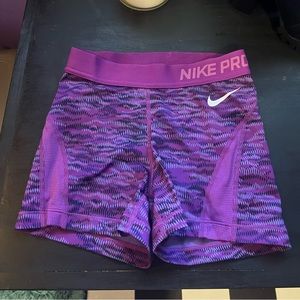 Xs woman’s nike pros